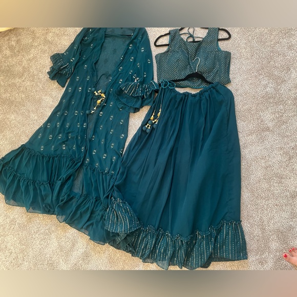 Like new 3 piece crop top bottom and cardigan lots of flare ! india traditional - Picture 4 of 5